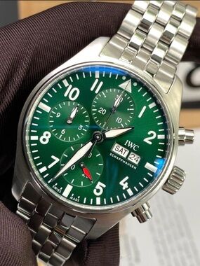 IWC  limited Edition 
Pilot's Watch Chronograph 41 Mm Green Dial Full Set Mint